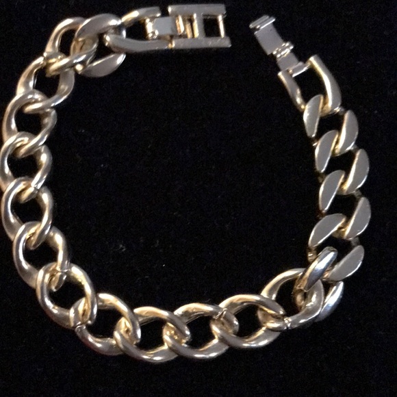 Jewelry - Picture 4 of 4